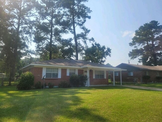 property at 513 Magnolia St