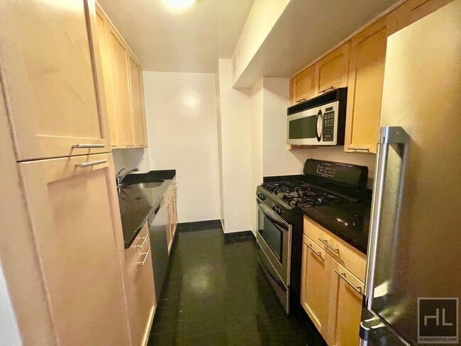 AMAZING STUDIO APARTMENT!! AMAZING DEAL! W in New York, NY - Foto de edificio - Building Photo