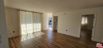 8668 Gregory Way in Los Angeles, CA - Building Photo - Building Photo