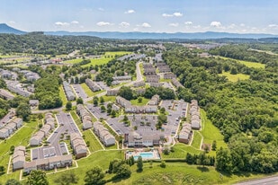Squire Hill in Harrisonburg, VA - Building Photo