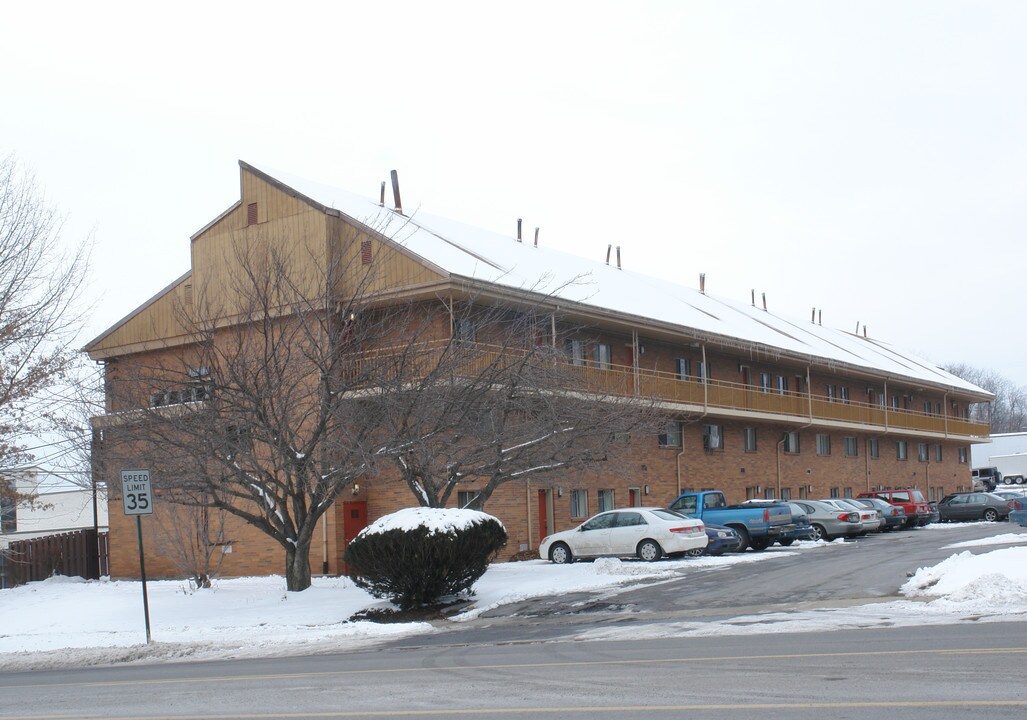 University Terrace Apartments in State College, PA - Foto de edificio