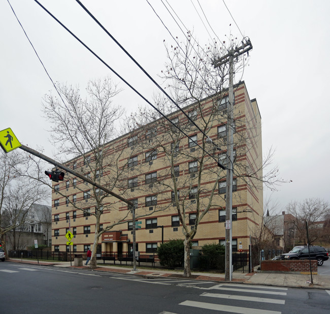 Woodstock Manor in Yonkers, NY - Foto de edificio - Building Photo