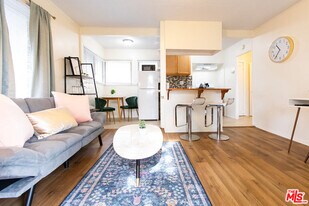 313 Fischer St in Glendale, CA - Building Photo