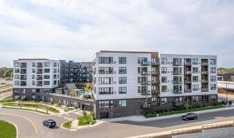 12610 Ridgedale Dr in Minnetonka, MN - Building Photo