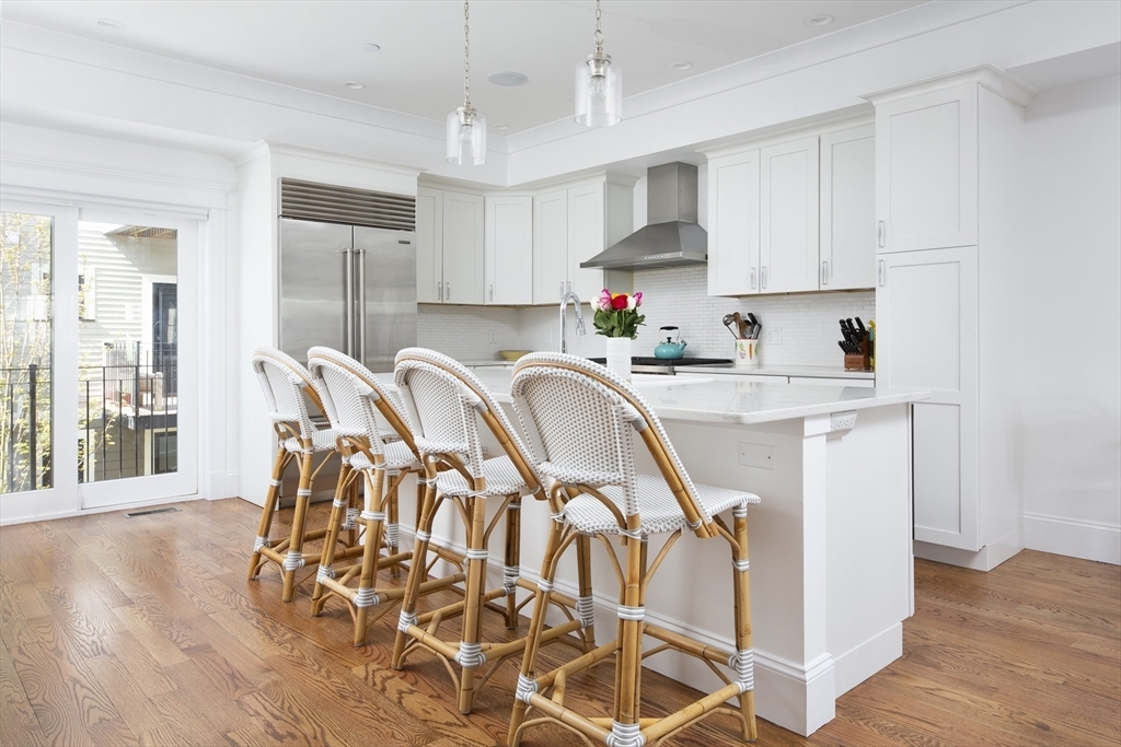 195 W 2nd St, Unit 1 in Boston, MA - Building Photo