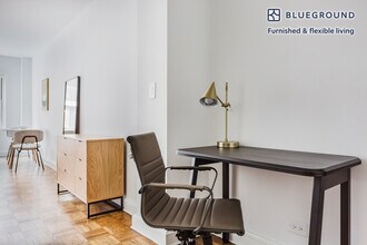 136 E 55th St in New York, NY - Building Photo - Building Photo