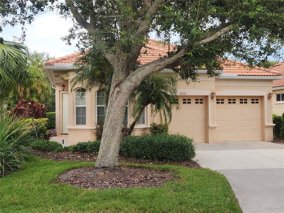 6251 Wingspan Way in Bradenton, FL - Building Photo