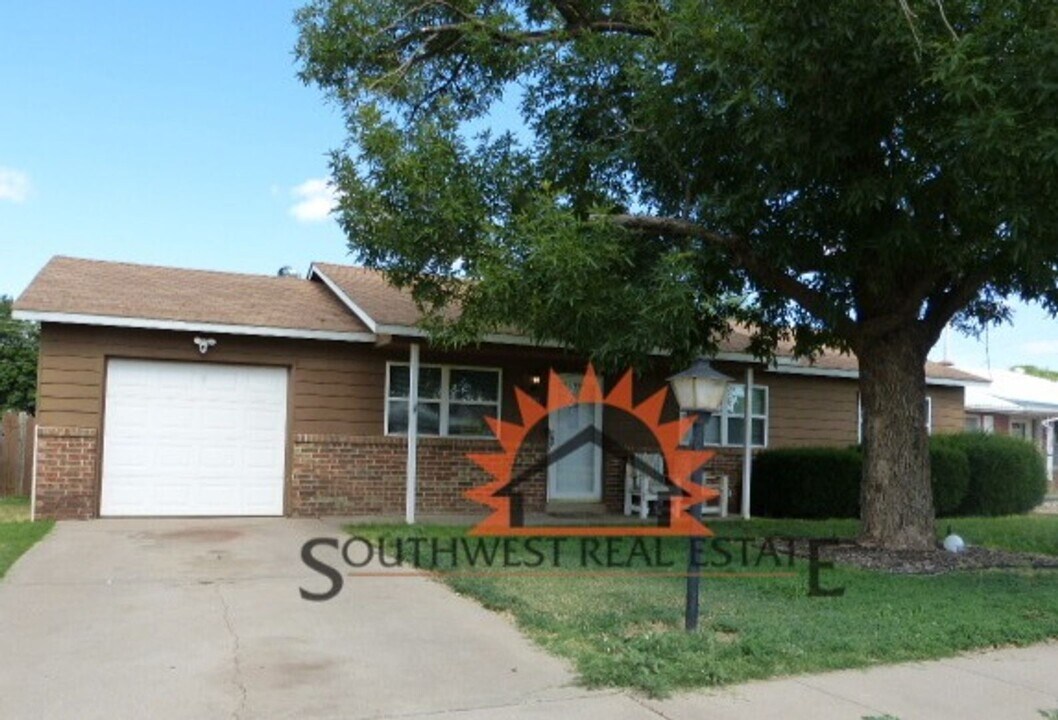 233 Rosa Blvd in Clovis, NM - Building Photo