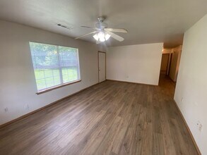 7313 W Wedington Dr in Fayetteville, AR - Building Photo - Building Photo