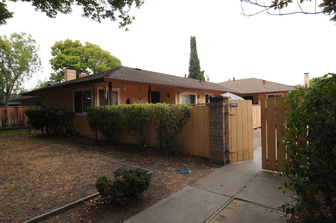 1379-1381 Essex Way in San Jose, CA - Foto de edificio