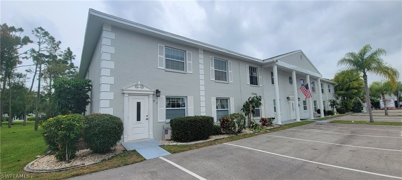 7092 Nantucket Cir in North Fort Myers, FL - Foto de edificio