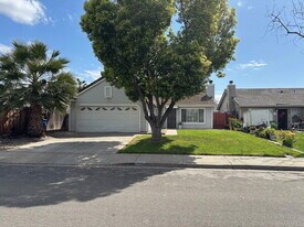 1932 Tarboro Way in Modesto, CA - Building Photo