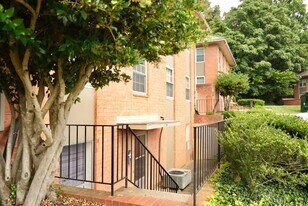 2428 Arlington Blvd in Charlottesville, VA - Building Photo