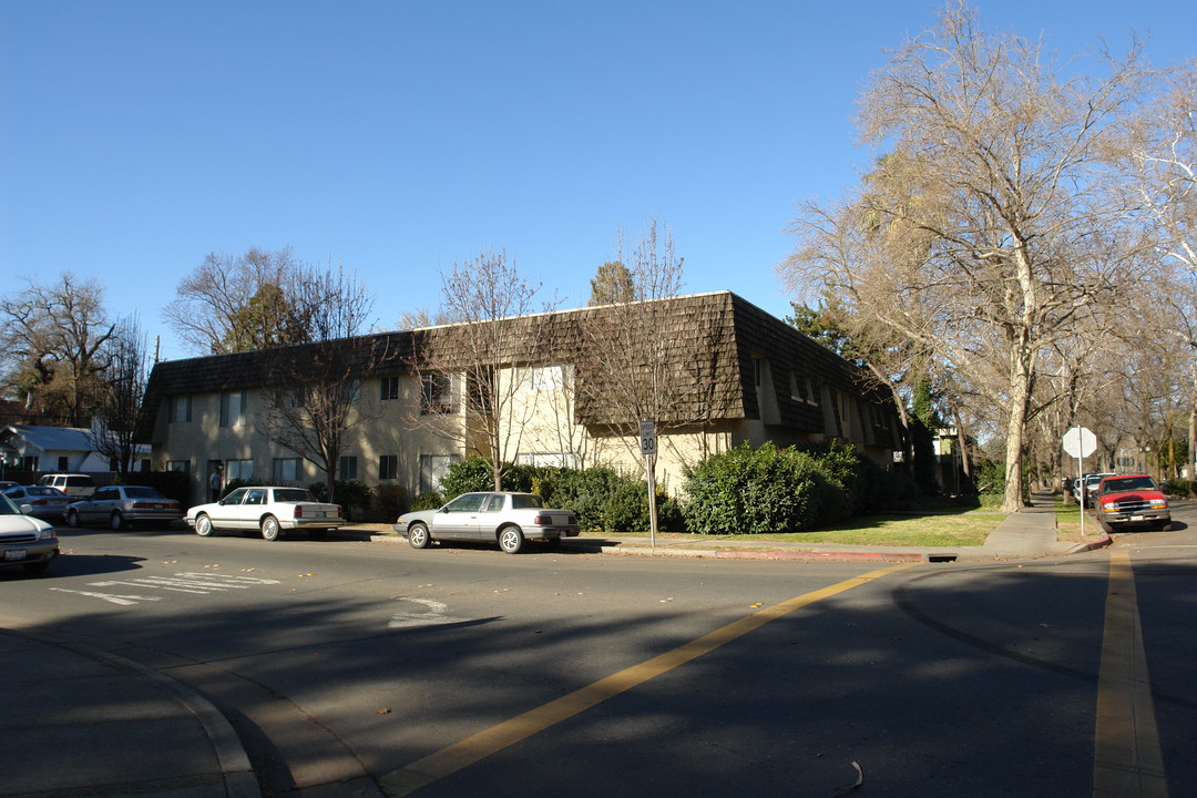 Palm Manor in Chico, CA - Building Photo