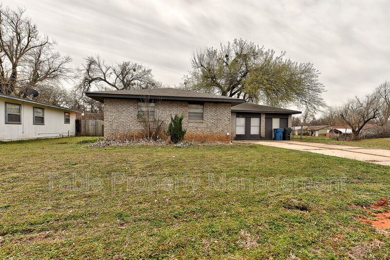 1300 Juniper Cir in Oklahoma City, OK - Building Photo