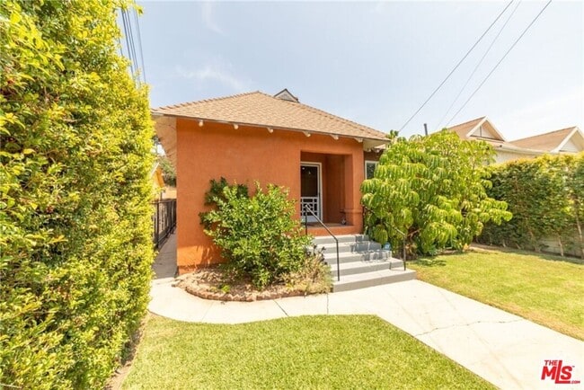 2118 N Thomas St in Los Angeles, CA - Building Photo - Building Photo