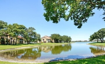 2460 NW 33rd St, Unit 1706 in Oakland Park, FL - Building Photo - Building Photo