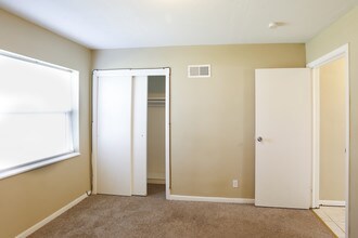 82 West Crossing in Kansas City, MO - Building Photo - Interior Photo