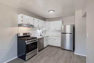 Goddard Estates in Taylor, MI - Building Photo