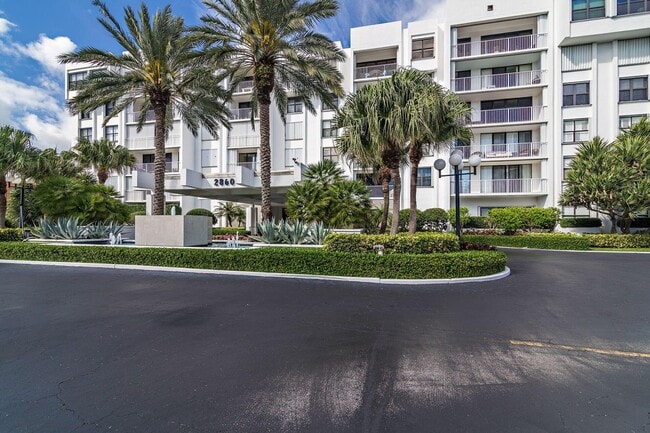2860 S Ocean Blvd in Palm Beach, FL - Building Photo - Building Photo