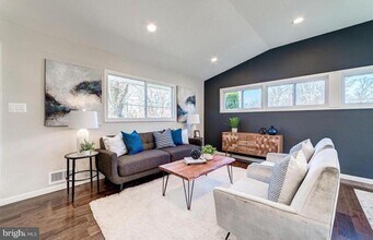 4207 Woodland Dr in Fairfax, VA - Building Photo - Building Photo