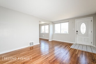 536 Burton Dr in Pittsburgh, PA - Building Photo - Building Photo