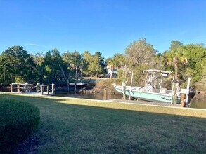 11298 W Bayshore Dr in Crystal River, FL - Building Photo - Building Photo