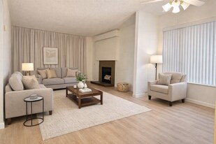 796 Woodside Ln E, Unit 796 Woodside in Sacramento, CA - Building Photo