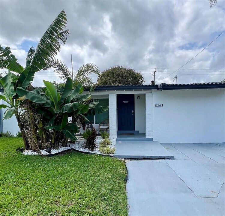 5365 N Andrews Ave in Fort Lauderdale, FL - Building Photo