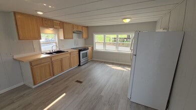 144 Hillcrest Park Ln, Unit F204 in Lewisburg, WV - Foto de edificio - Building Photo