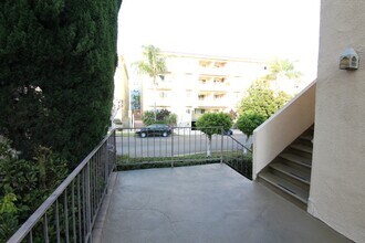 1825 Glendon Ave in Los Angeles, CA - Building Photo - Building Photo