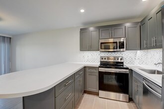 401 Greensward Ln-Unit -103-A in Delray Beach, FL - Building Photo - Building Photo