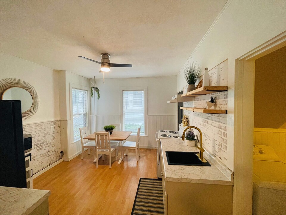 75 Sanford St, Unit 3 in Bangor, ME - Building Photo