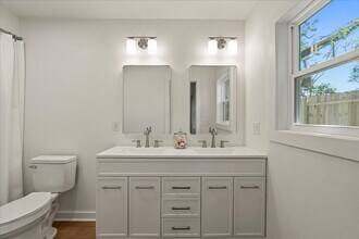 14 Twin Lakes Rd in Beaufort, SC - Building Photo - Building Photo