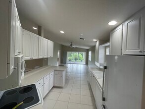4949 Kingston Way in Naples, FL - Building Photo - Building Photo