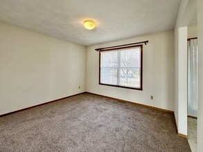 6497 Maeve Ln in Rockford, IL - Foto de edificio - Building Photo