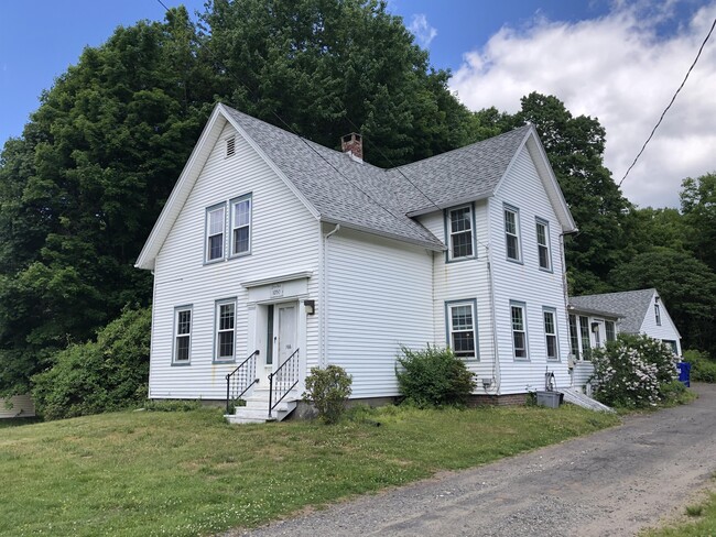 166 Old Amherst Rd in Sunderland, MA - Foto de edificio - Building Photo