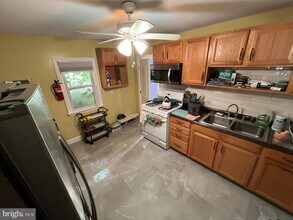 112 Hazelhurst Ave in Ewing Township, NJ - Building Photo - Building Photo