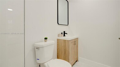 2736 NW 21st Ave in Oakland Park, FL - Building Photo - Building Photo