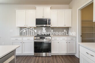 5615 Hydrangea St in Winston-Salem, NC - Building Photo - Building Photo