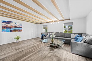 1300 SW 17th St in Fort Lauderdale, FL - Building Photo