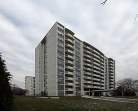 La Scala Towers in Toronto, ON - Building Photo - Building Photo