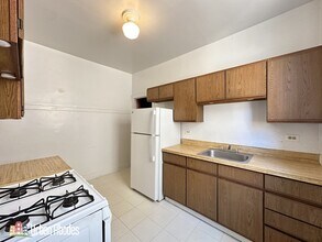 2434 N Sawyer Ave, Unit A08C in Chicago, IL - Foto de edificio - Building Photo