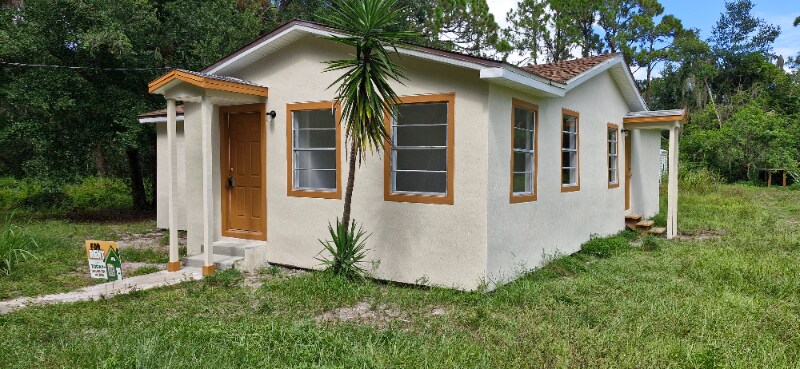 2783 E Hickory Cir in Mims, FL - Foto de edificio