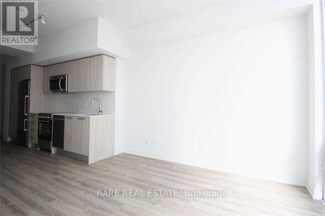 28 Wellesley St E in Toronto, ON - Building Photo - Building Photo