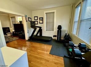 10 Willowdale Ave in Montclair, NJ - Building Photo - Building Photo