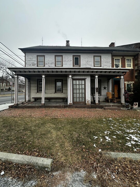 100 S Market St in Newmanstown, PA - Building Photo