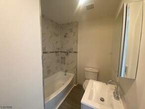241 N 16th St in Bloomfield, NJ - Building Photo - Building Photo