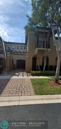 4443 Arabian Way in Cooper City, FL - Foto de edificio - Building Photo