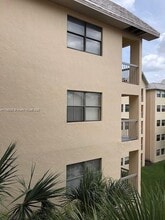 8160 Geneva Ct in Doral, FL - Foto de edificio - Building Photo